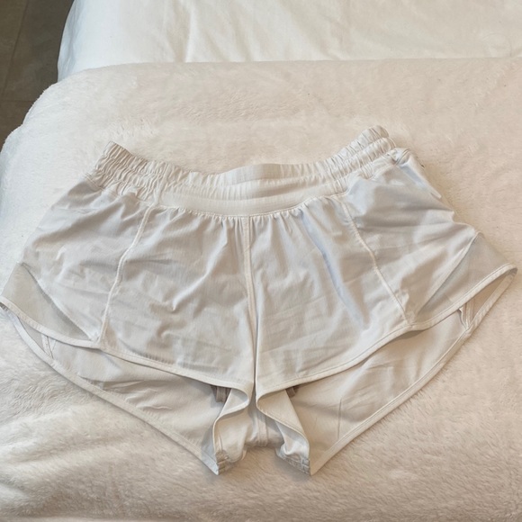 Lululemon hotty hot shorts - Picture 1 of 2